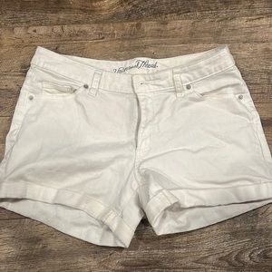 White jean shorts. Size: 6/28R